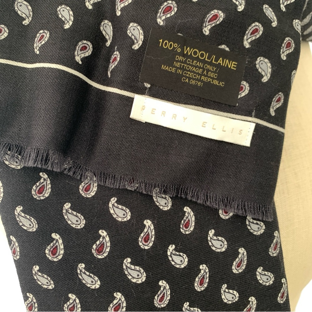 Perry Ellis Men’s Paisley Wool Scarf - Picture 4 of 4